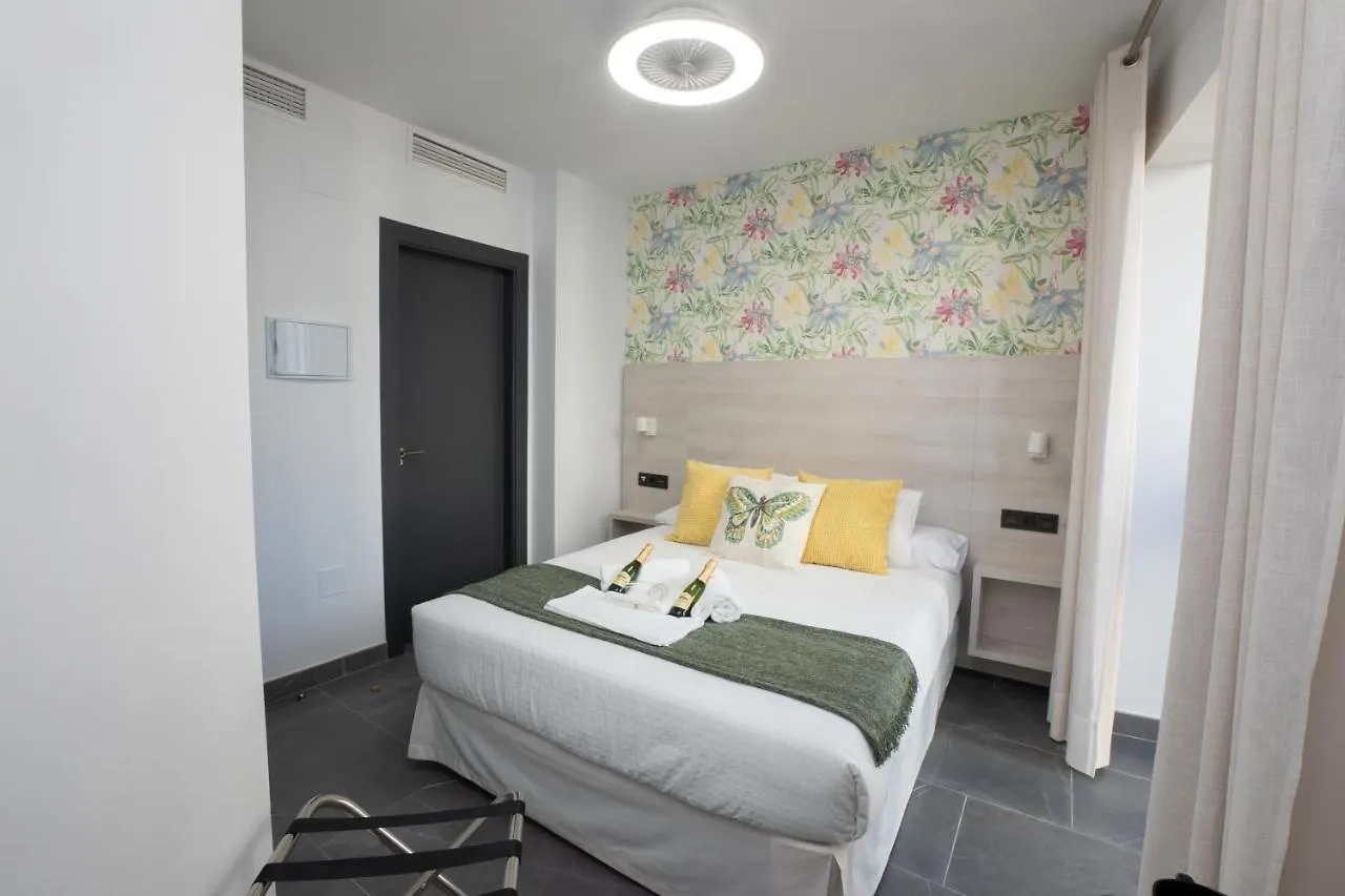 Pensionat Nerja-Centro-Jacuzzi- Mirador De La Ermita- Adults Recommended Hotell
